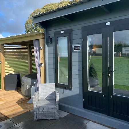 Dolafon Farm Luxury Glamping Cabin With Hot Tub St Asaph Exterior photo