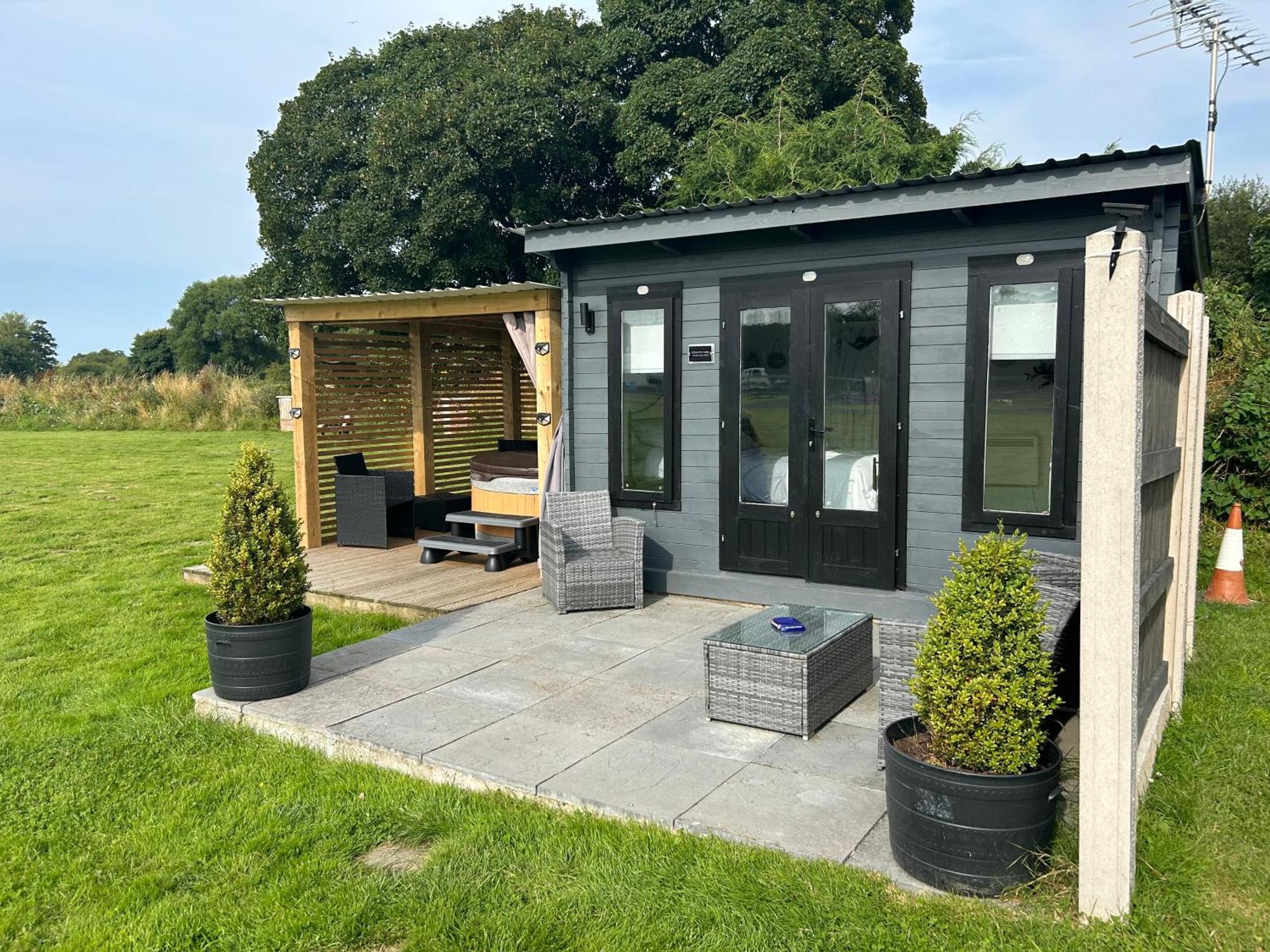 Dolafon Farm Luxury Glamping Cabin With Hot Tub St Asaph Exterior photo